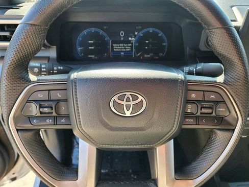 Used 2024 Toyota Tacoma TRD Sport AWD/4WD image 32