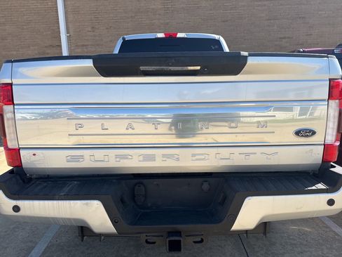 Used 2017 Ford F250 Platinum w/ Platinum Ultimate Package image 5