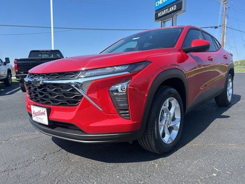New 2026 Chevrolet Trax LS w/ LS Convenience Package FWD image 1