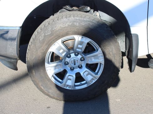 Used 2017 Nissan Titan SV image 18