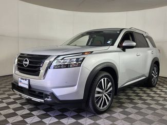Used 2022 Nissan Pathfinder Platinum w/ Cargo Package AWD/4WD video 3