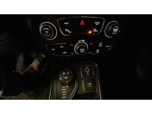Used 2018 Jeep Compass Trailhawk w/ Leather Interior Group AWD/4WD image 14