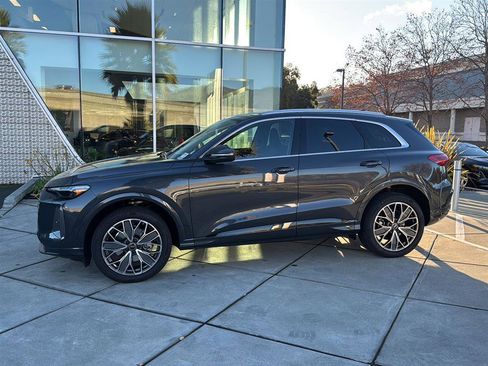 Used 2025 Audi Q5 Premium Plus w/ Premium Plus image 9