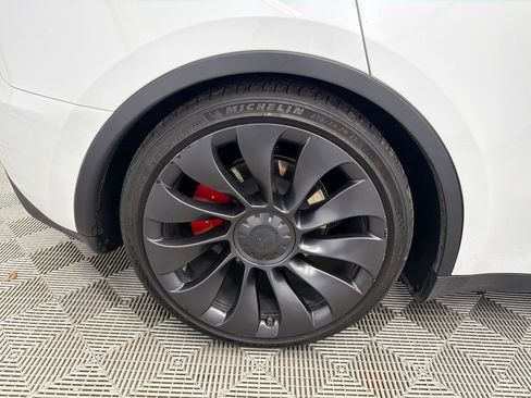 Used 2023 Tesla Model Y Long Range image 18