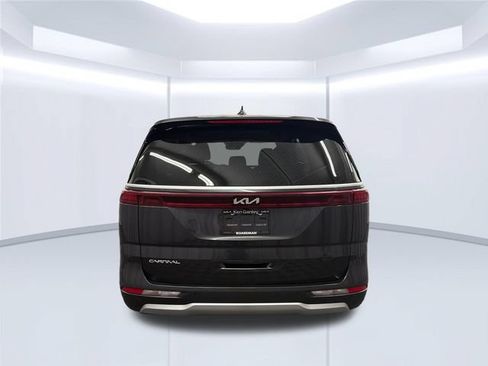 Used 2024 Kia Carnival LX FWD image 6