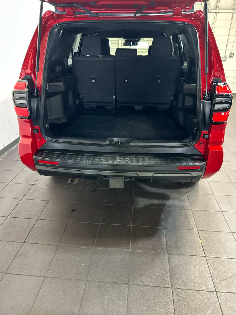 Used 2025 Toyota 4Runner SR5 AWD/4WD image 11