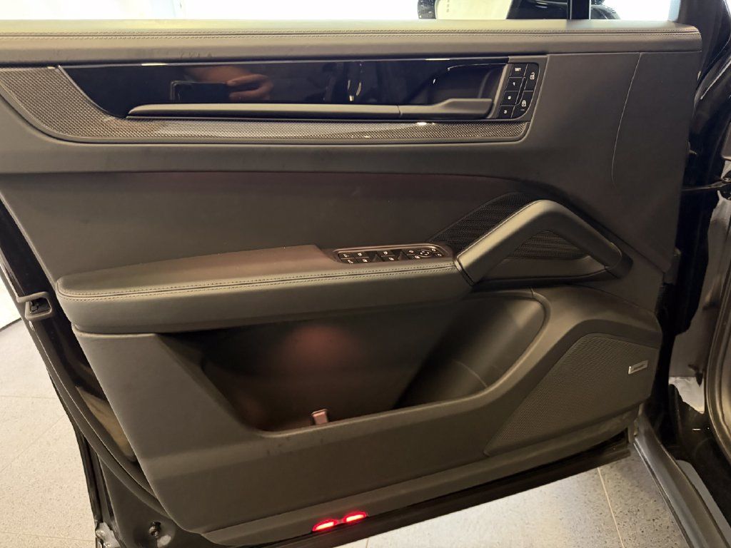 Certified 2025 Porsche Cayenne Turbo GT AWD/4WD image 15