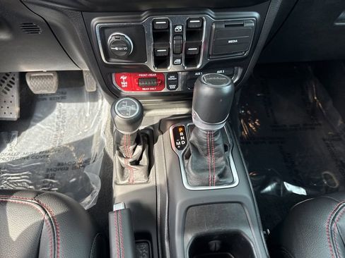 Certified 2022 Jeep Gladiator Rubicon w/ LED Lighting Group image 15