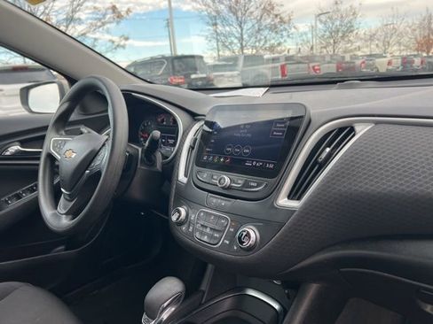 Used 2023 Chevrolet Malibu LT image 32