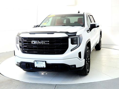 Used 2023 GMC Sierra 1500 Elevation AWD/4WD image 2