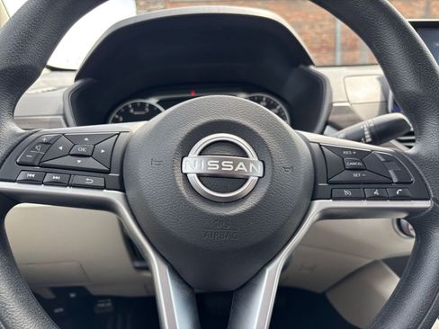 Used 2025 Nissan Altima 2.5 SV FWD image 28