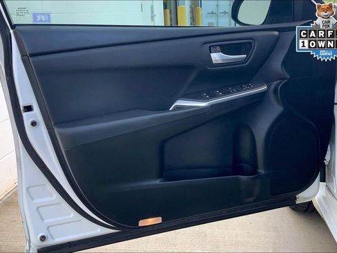Used 2015 Toyota Camry SE FWD image 21
