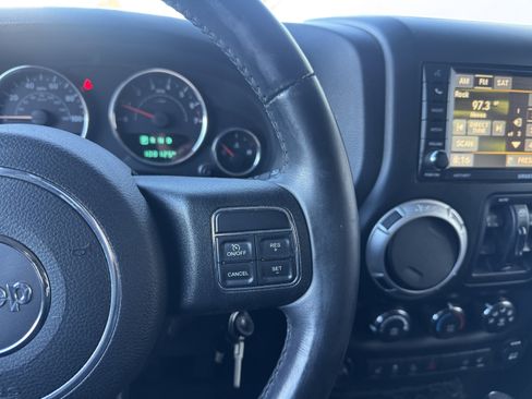 Used 2015 Jeep Wrangler Unlimited Rubicon w/ Connectivity Group image 23