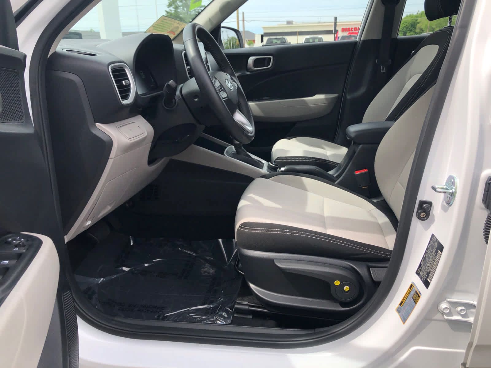 Certified 2025 Hyundai Venue SEL FWD image 23