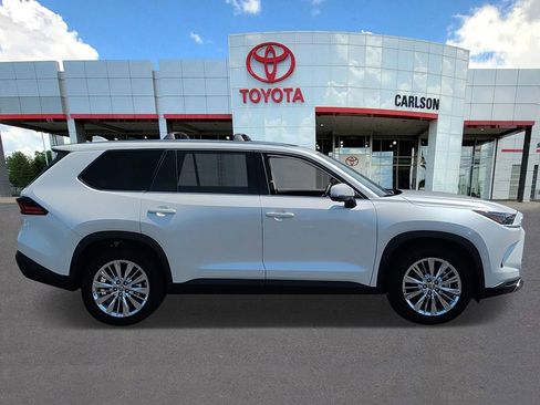 Certified 2025 Toyota Grand Highlander AWD image 4
