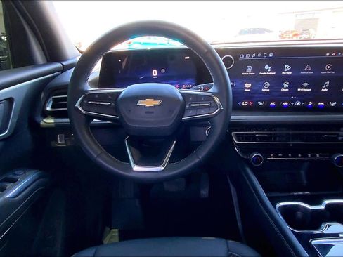 Used 2024 Chevrolet Traverse LT w/ LPO, Floor Liner Package FWD image 6