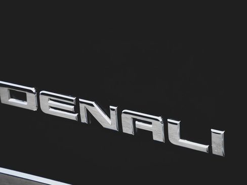 Used 2019 GMC Yukon Denali w/ Denali Ultimate Package AWD/4WD image 32