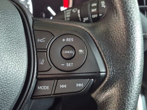 Used 2025 Toyota RAV4 XLE AWD/4WD image 18