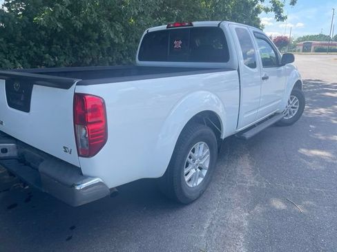 Used 2017 Nissan Frontier SV RWD image 6