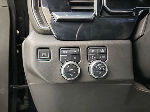 Used 2023 GMC Sierra 1500 SLT w/ SLT Premium Plus Package AWD/4WD image 25