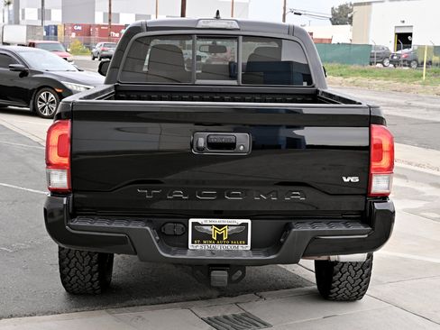 Used 2016 Toyota Tacoma TRD Sport image 5