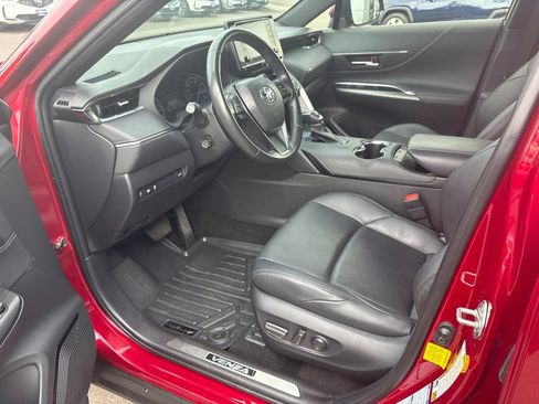 Used 2022 Toyota Venza XLE AWD/4WD image 13