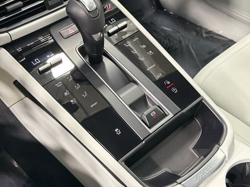 Certified 2026 Porsche Macan AWD/4WD image 28