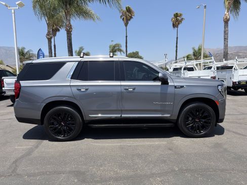 Used 2022 GMC Yukon SLT w/ SLT Premium Package AWD/4WD image 9