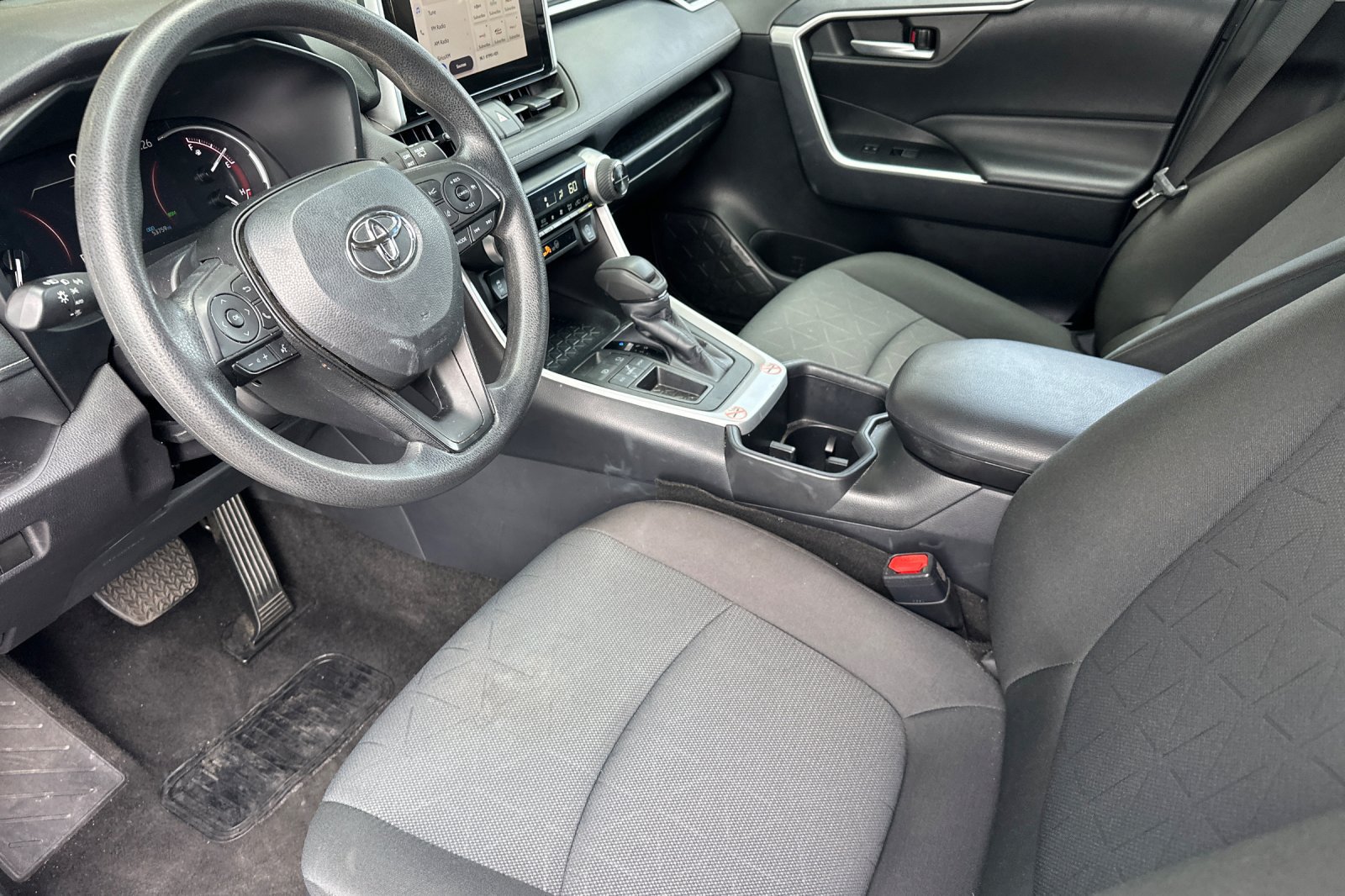 Used 2025 Toyota RAV4 XLE FWD image 9