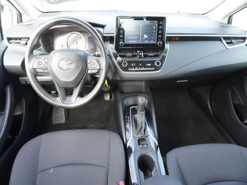 Used 2020 Toyota Corolla LE image 2