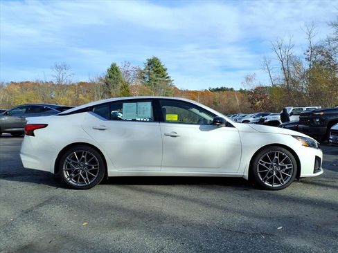 Used 2024 Nissan Altima 2.0 SR image 4