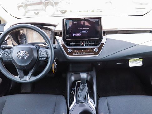 Used 2025 Toyota Corolla LE FWD image 12