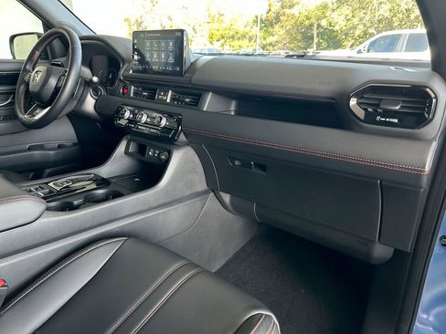 Used 2023 Honda Pilot TrailSport image 33