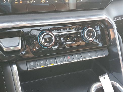 Used 2024 GMC Sierra 2500 Denali Ultimate image 29