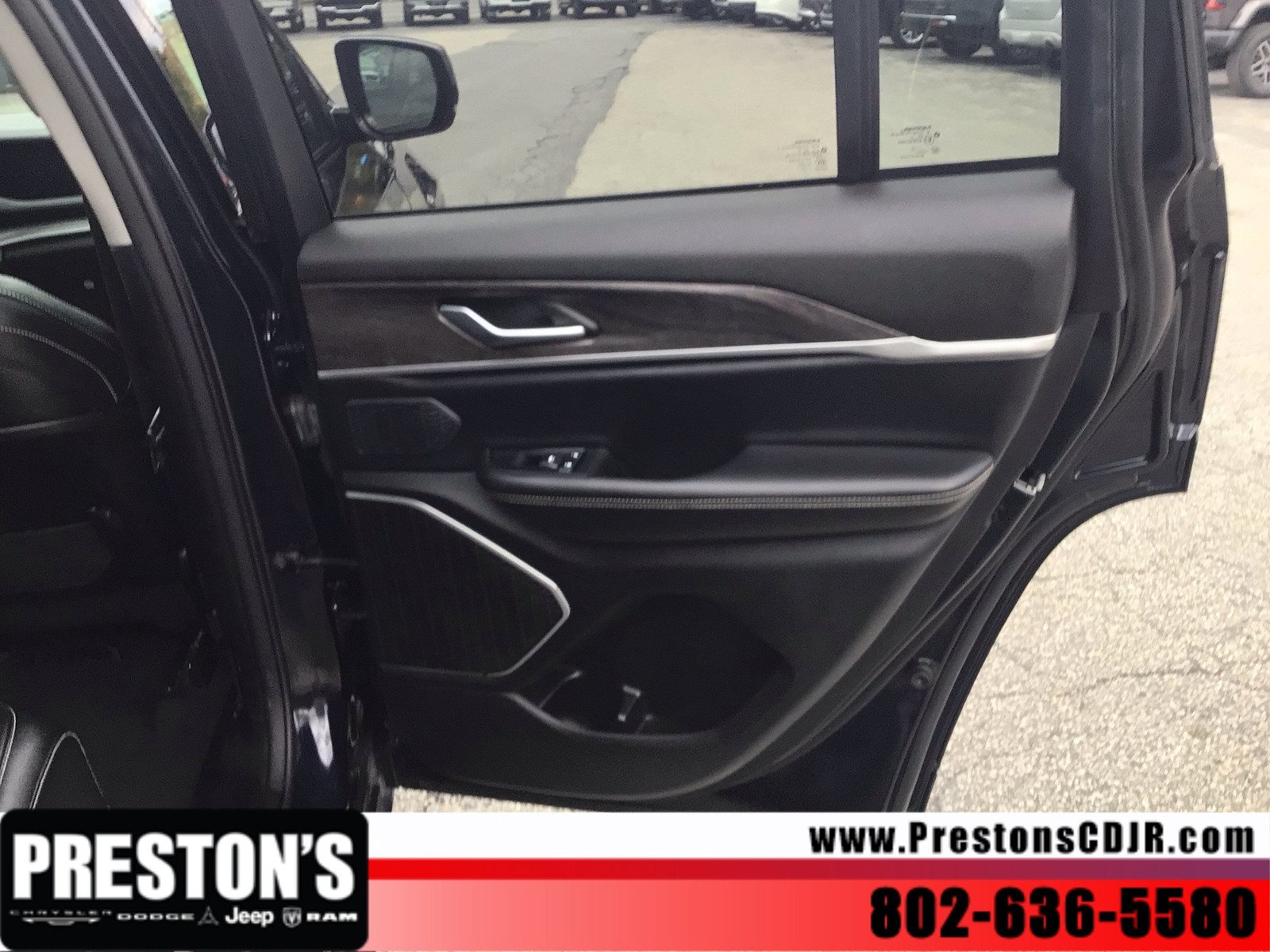 Used 2024 Jeep Grand Cherokee Limited 4xe AWD/4WD image 25