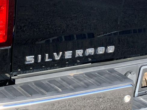 Used 2018 Chevrolet Silverado 1500 LT w/ Texas Edition RWD image 10