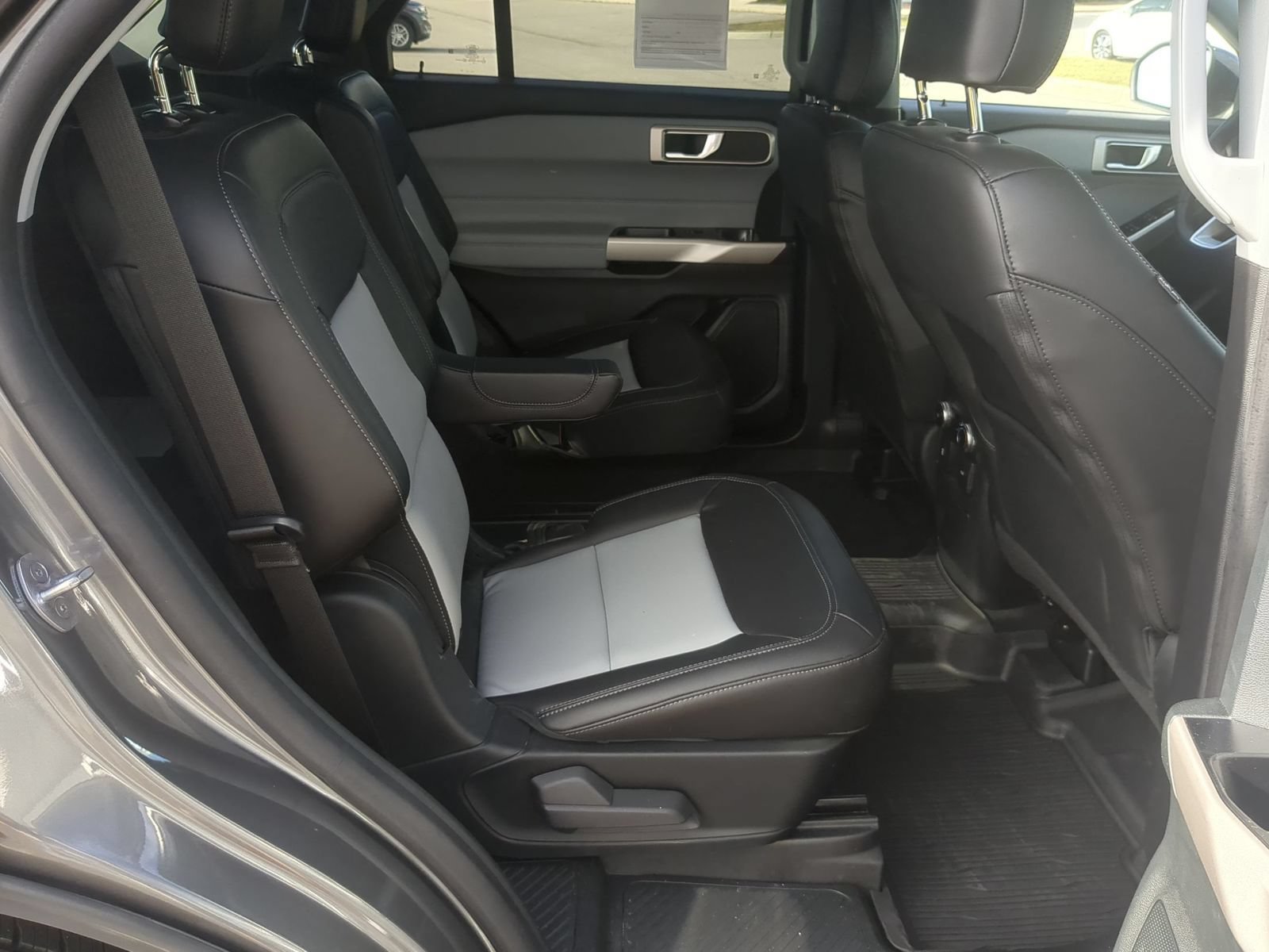 Used 2023 Ford Explorer XLT w/ Equipment Group 202A AWD/4WD image 37