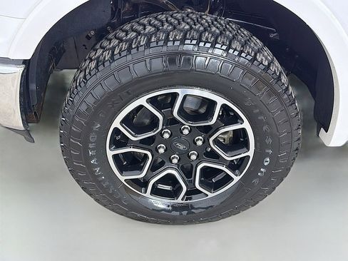 Used 2019 Ford F150 Lariat w/ Equipment Group 502A Luxury AWD/4WD image 17