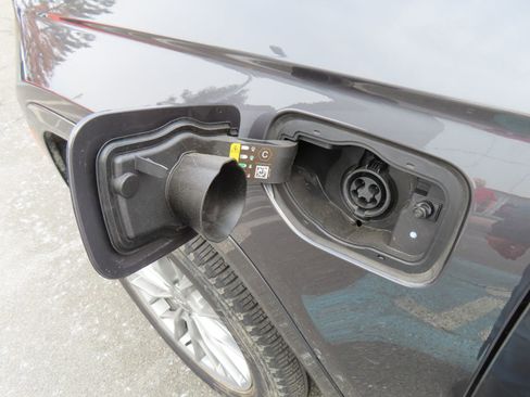 Used 2023 Jeep Grand Cherokee Summit w/ Luxury Tech Group V image 10