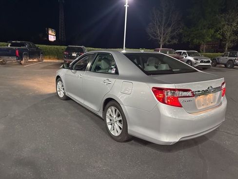 Used 2012 Toyota Camry XLE w/ Leather Pkg image 7