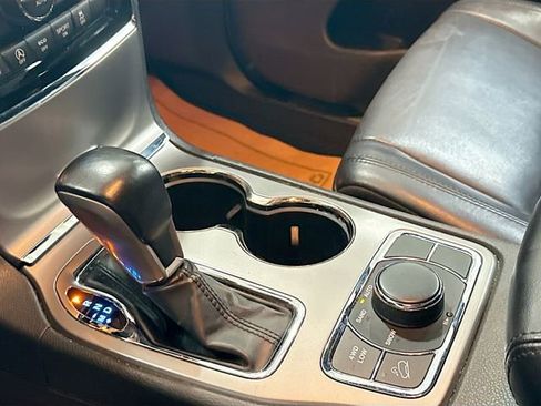 Used 2020 Jeep Grand Cherokee Limited AWD/4WD image 18