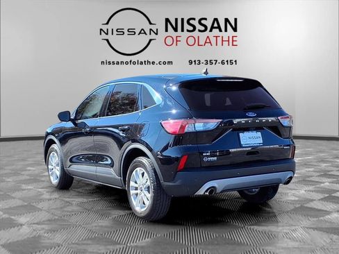 Used 2021 Ford Escape SE image 3