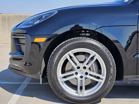Certified 2025 Porsche Macan image 13