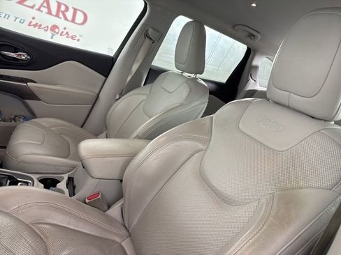 Used 2019 Jeep Cherokee Limited image 11