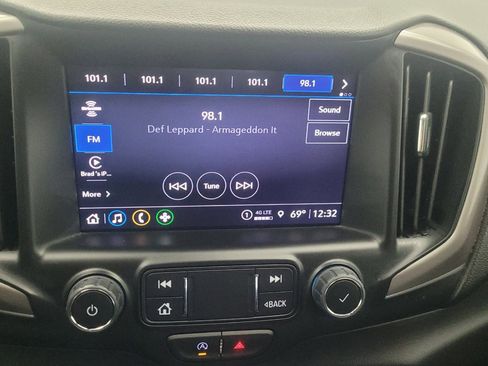 Used 2023 GMC Terrain AT4 image 25