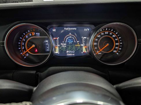 Used 2018 Jeep Wrangler Unlimited Sahara AWD/4WD image 23