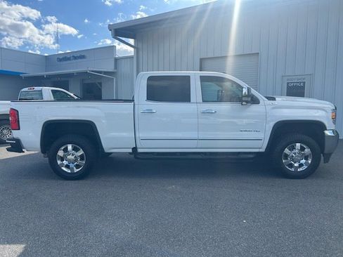 Used 2019 GMC Sierra 2500 SLT w/ Duramax Plus Package AWD/4WD image 6