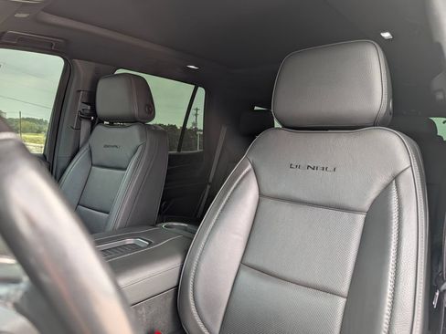Used 2022 GMC Yukon Denali AWD/4WD image 25