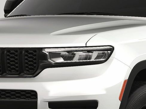 New 2025 Jeep Grand Cherokee L Altitude image 10