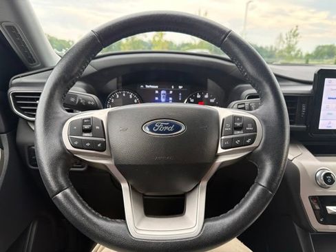 Used 2023 Ford Explorer XLT w/ Equipment Group 202A AWD/4WD image 44